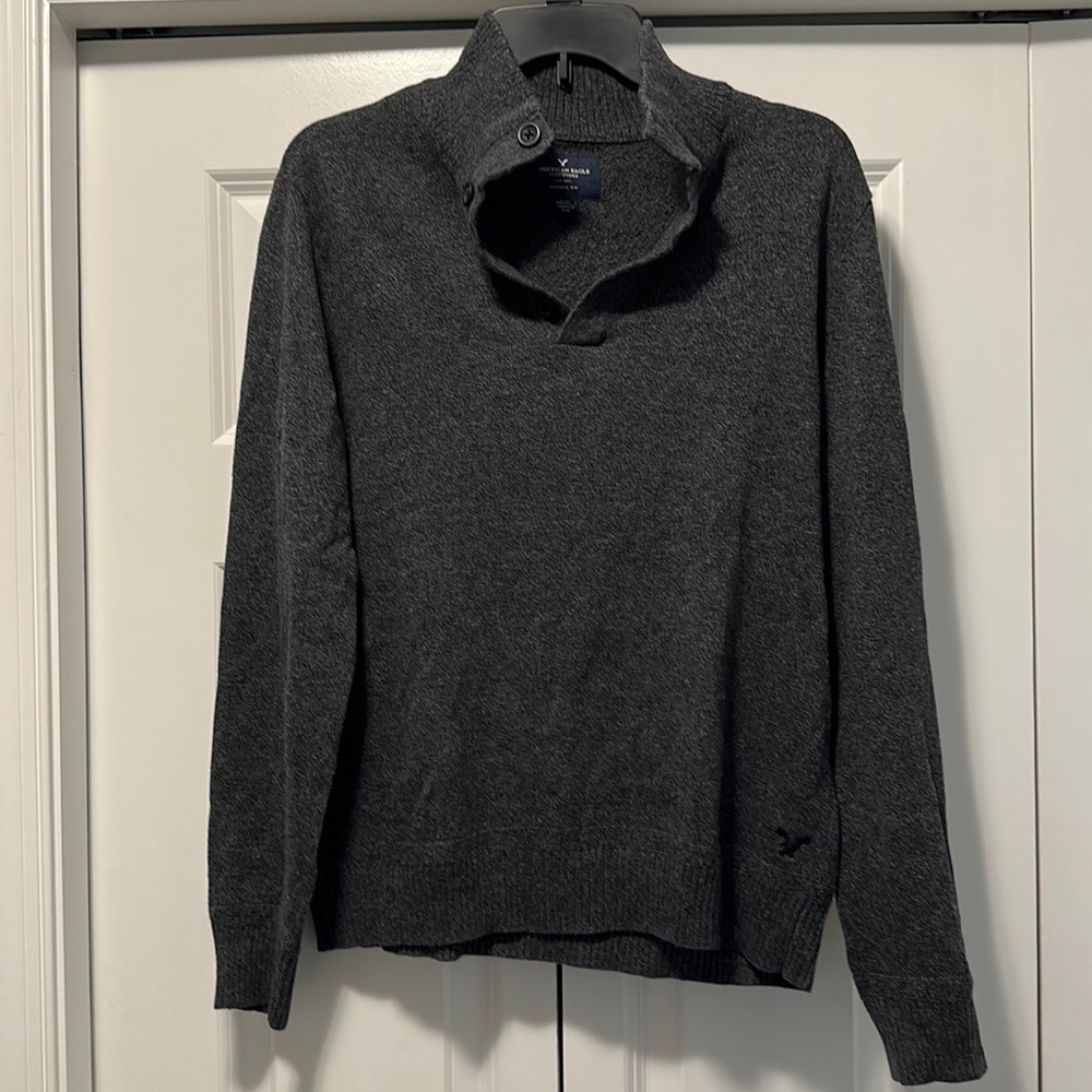 EUC American eagle classic fit 4 button sweater